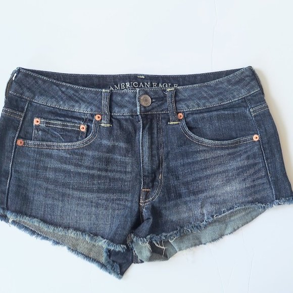 American Eagle Shorts Women 6 Dark Wash Blue Cut Off Stretch Jean - Picture 1 of 4